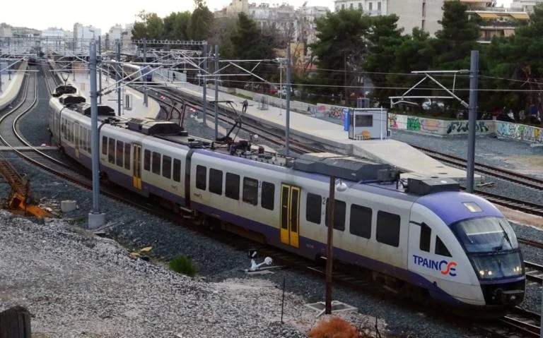 Μετά τις 3.30μμ η πλήρης αποκατάσταση στα δρομολόγια του προαστιακού